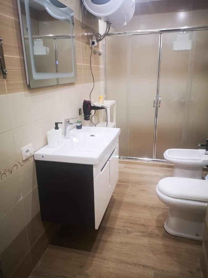 Riviera Deluxe Apartments Влёра Экстерьер фото